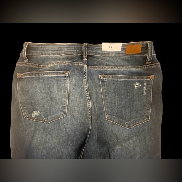 Judy Blue Jeans - Picture 3 of 11